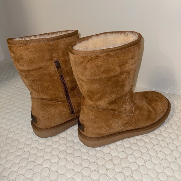 UGG BOOTS - Picture 4 of 5